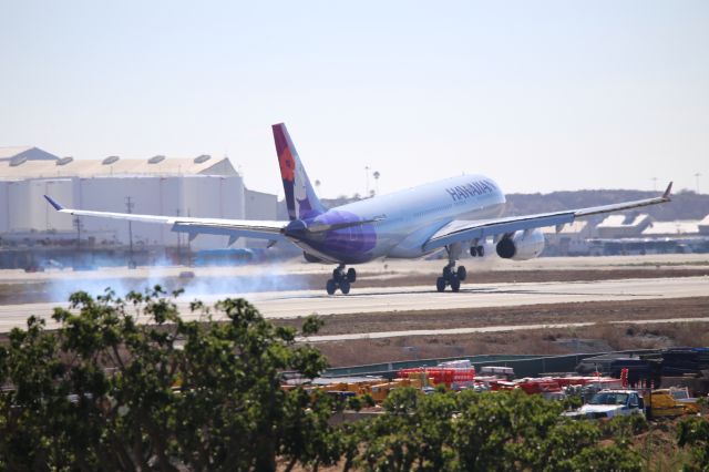 Airbus A330-200 (N379HA)