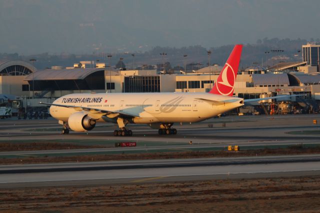 BOEING 777-300ER (TC-JJL)