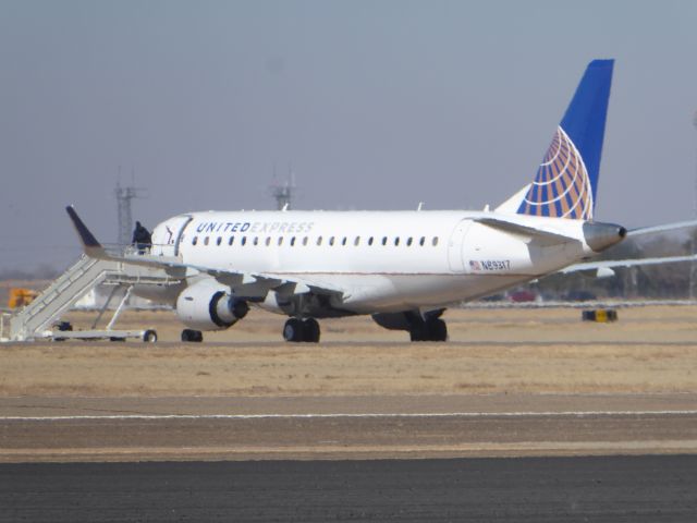 Embraer 175 (N89317)