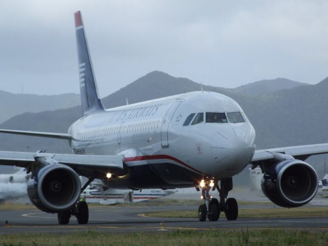 Airbus A319 (N723UW)