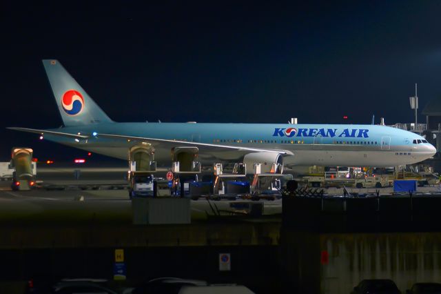 Boeing 777-200 (HL7751)
