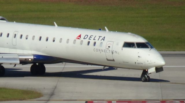 Canadair Regional Jet CRJ-700 (N669CA)