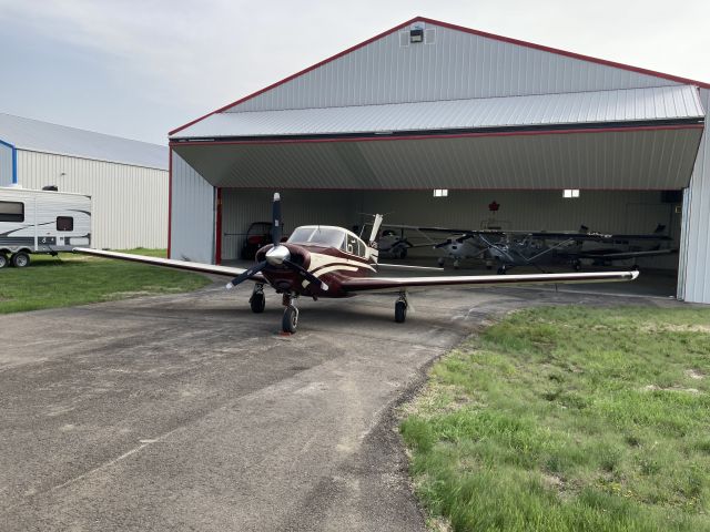 Piper PA-24 Comanche (C-FEDR)