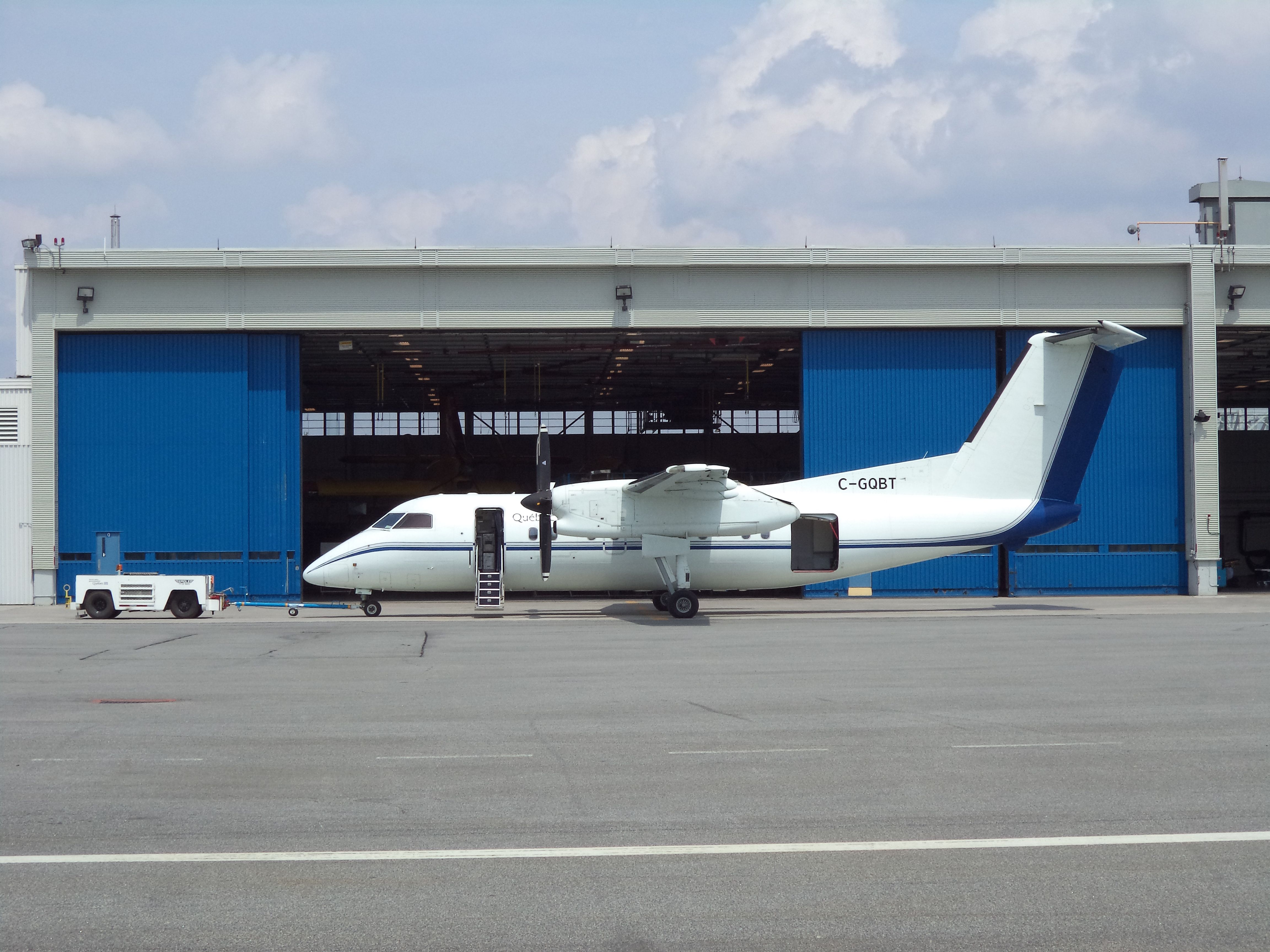 de Havilland Dash 8-200 (C-GQBT)