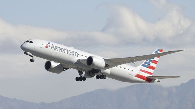 Boeing 787-9 Dreamliner (N834AA) - Departing LAX on 25R