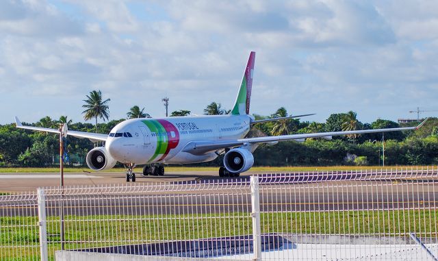 Airbus A330-200 (CS-TOK)