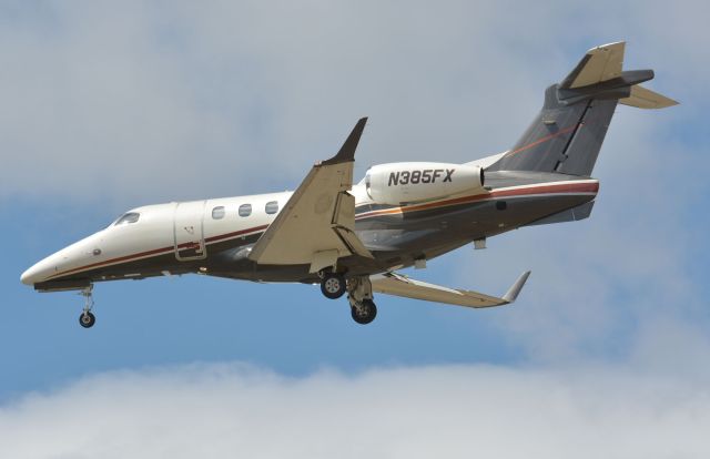 Embraer Phenom 300 (N385FX)
