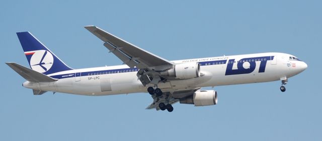 BOEING 767-300 (SP-LPC)