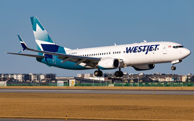 Boeing 737-800 (C-GKWA)