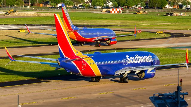 Boeing 737-800 (N8536Z)