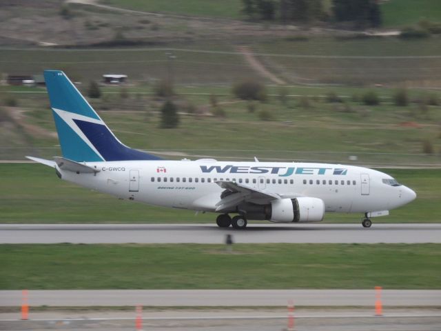 BOEING 737-600 (C-GWCQ)