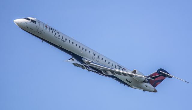 Canadair Regional Jet CRJ-900 (N183GJ) - 183GJ over Fort Independence Boston