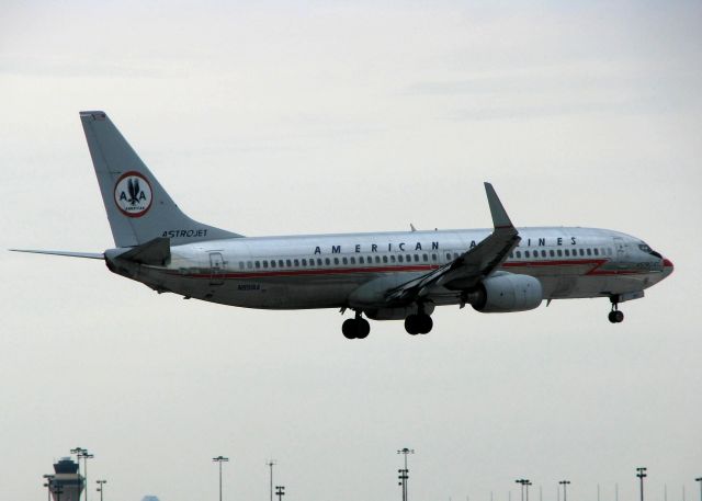 Boeing 737-800 (N951AA) - Landing on 18R at DFW. A overcast, rainy day in Dallas.