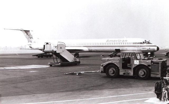 McDonnell Douglas MD-80 — - American MD-80 at Ontario in the early 1980s