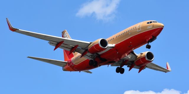 Boeing 737-700 (N714CB) - Alright! Southwest Classic action, on approach to 23R, 6/24/18.