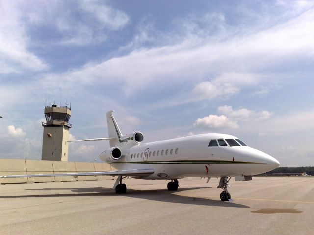 Dassault Falcon 900 (N900YP)