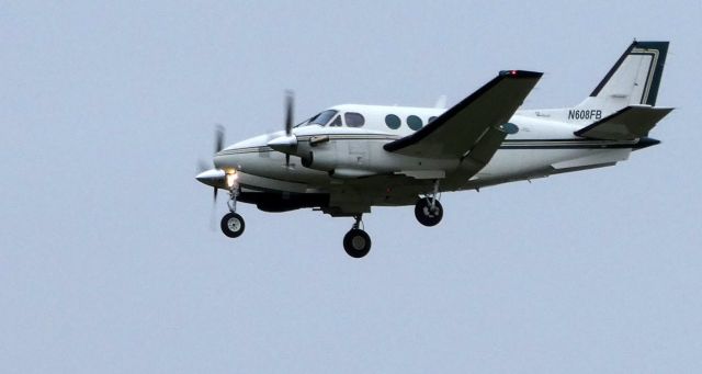 Beechcraft King Air 90 (N608FB) - On final is this 1979 Beechcraft King Air 90 Twin Turbo-Prop in the Spring of 2019.