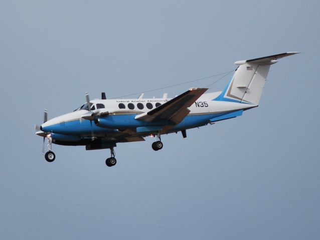 Beechcraft Super King Air 200 (N35) - FEDERAL AVIATION ADMINISTRATION on final for runway 20 at KJQF - 2/4/13