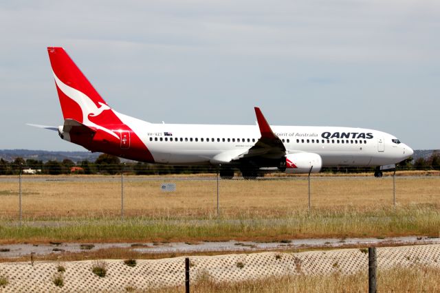 Boeing 737-800 (VH-VZT) - QANTAS - BOEING 737-838 - VH-VZT (CN 34186/3798) - ADELAIDE INTERNATIONAL SA. AUSTRALIA - YPAD (10/11/2012)CANON 550D 300MM LENSE.