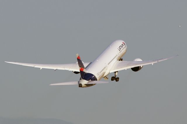 Boeing 787-9 Dreamliner (CC-BGF) - Takes off. 