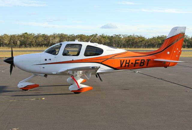 Cirrus SR-22 (VH-FBT)