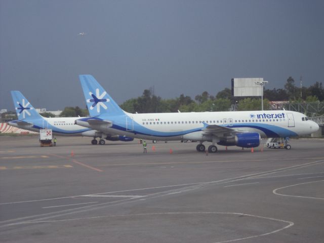 Airbus A320 (XA-KNG)