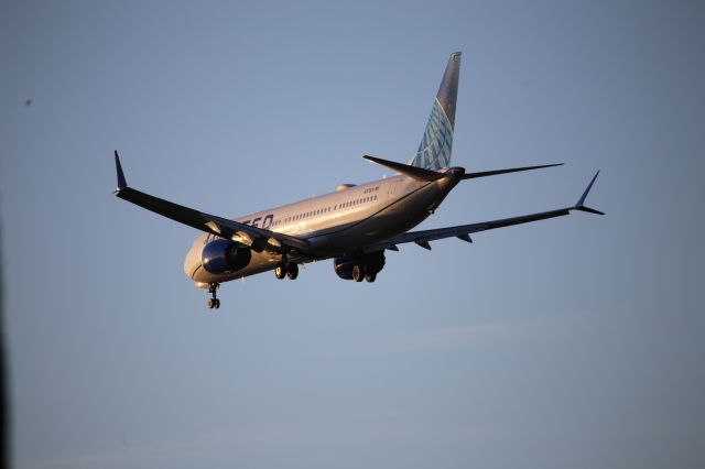 Boeing 737 MAX 9 (N37521)