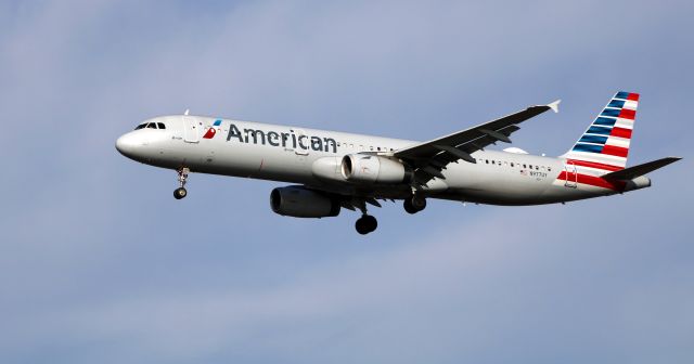 Airbus A321 (N977UY) - On final is this 2012 American Airlines Airbus A321-231 from the Autumn of 2020.
