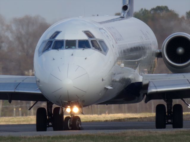 McDonnell Douglas MD-88 (N915DL)