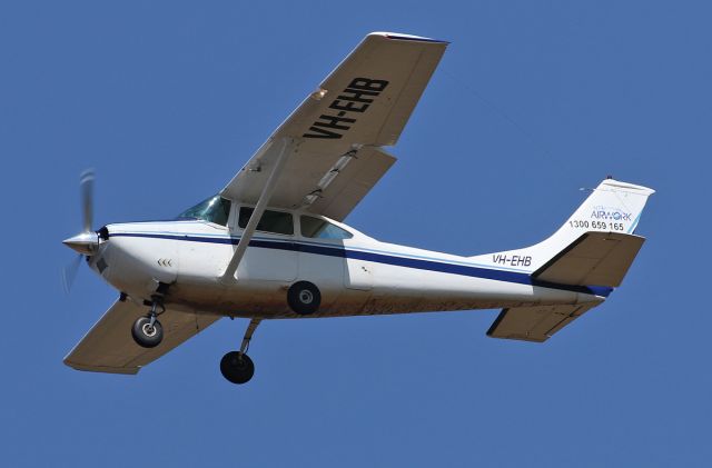 Cessna Skylane (VH-EHB)