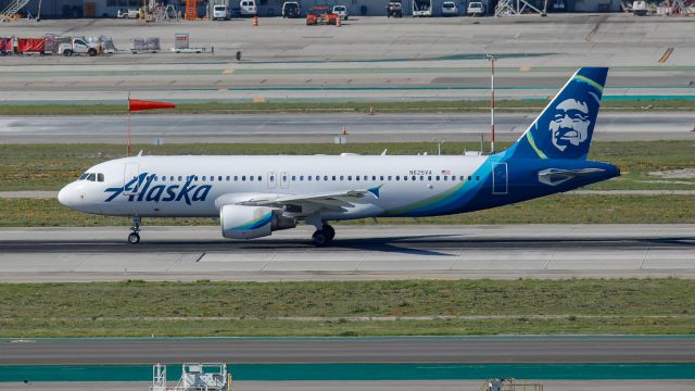 N625VA — - Alaska A320 taking off.