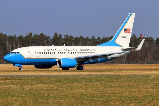 Boeing 737-700 (05-4613)