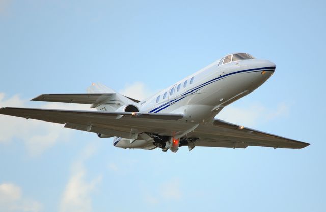 Hawker 800 (N919RT)