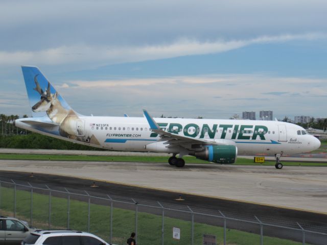 Airbus A320 (N233FR)