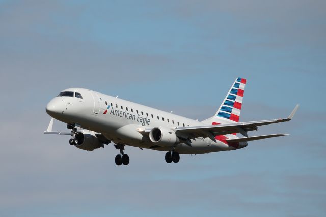 Embraer ERJ 175 (N117HQ) - American Flight 4492 operated by Republic arrives on Runway 24 at Southwest Florida International Airport following flight from Reagan National Airport (12/6/24)