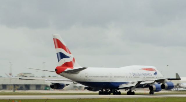 Boeing 747-400 (G-BNLP) - Takeoff Roll