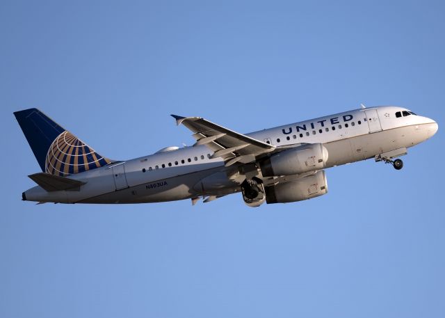 Airbus A319 (N803UA)