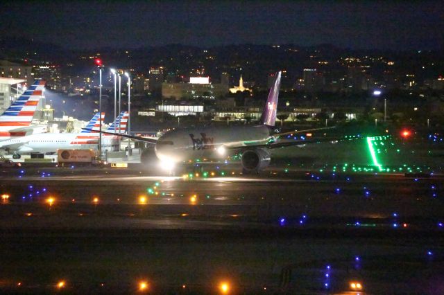 BOEING 777-200LR (N894FD)