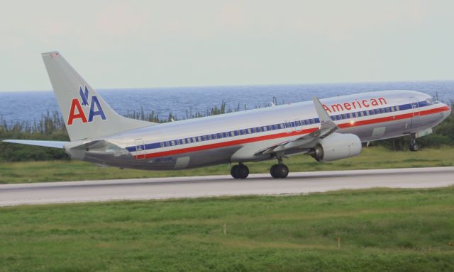 Boeing 737-800 (N874NN)