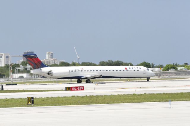 McDonnell Douglas MD-88 (N910DL)