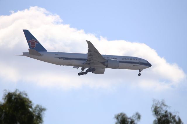 BOEING 777-200LR (B-2041)