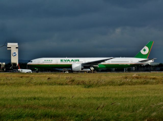 BOEING 777-300ER (B-16712)