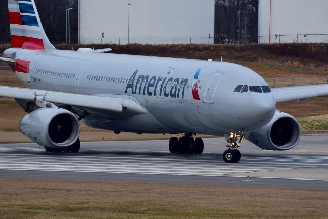 Airbus A330-300 (N293AY)