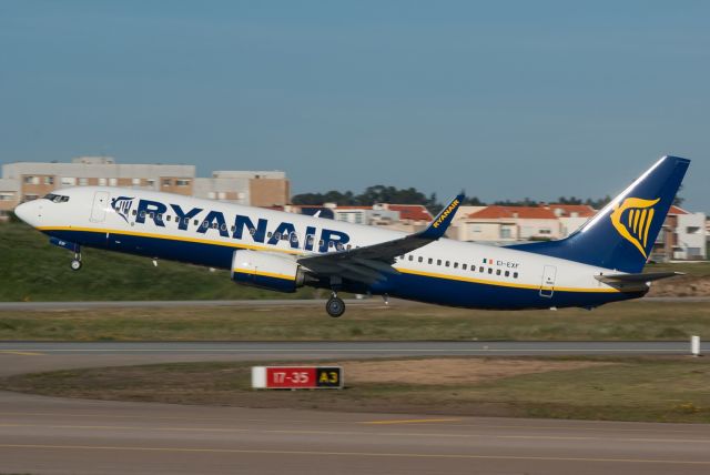 Boeing 737-800 (EI-EXF)