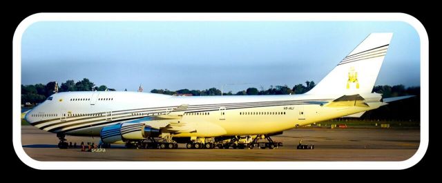 Boeing 747-400 (V8-ALI)