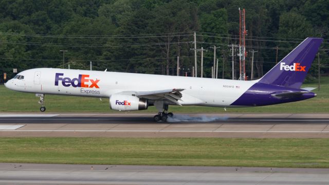 Boeing 757-200 (N934FD)