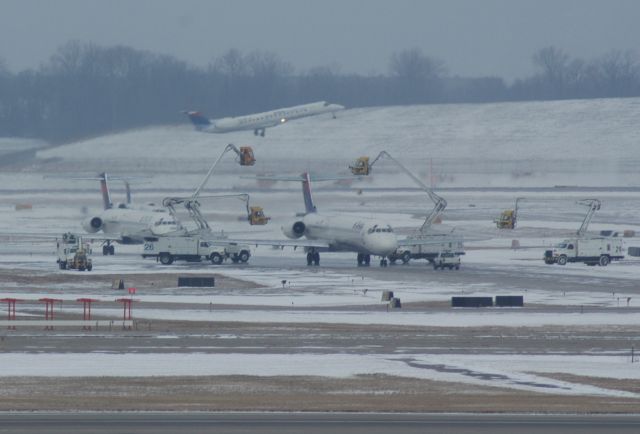 McDonnell Douglas MD-88 — - waiting D-Ice