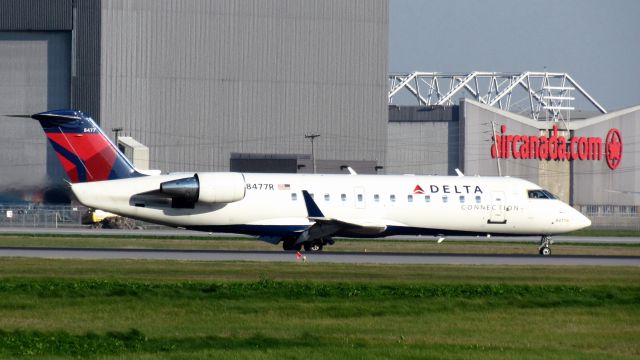 Canadair Regional Jet CRJ-200 (N8477R)