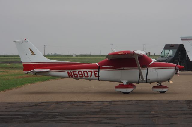 Cessna Skylane (N5907E)