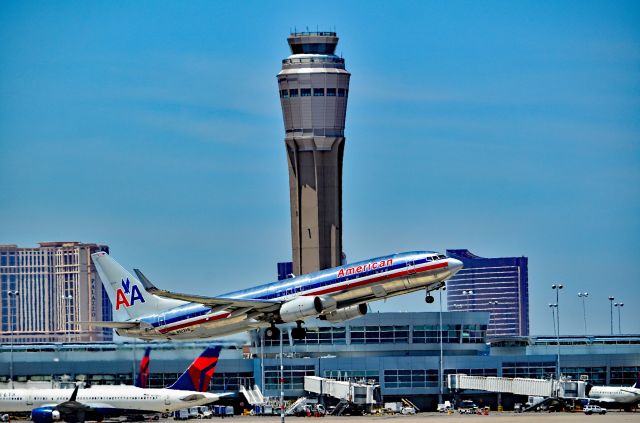 Boeing 737-800 (N923AN) - N923AN American Airlines 1999 Boeing 737-823 - cn 29524 / 405 - Las Vegas - McCarran International (LAS / KLAS)br /USA - Nevada, June 2, 2016br /Photo: Tomás Del Coro